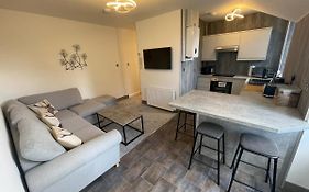 Crown Aros Beag, Ultra City Central 2 Bedroom Apartment With Free Parking Onsite