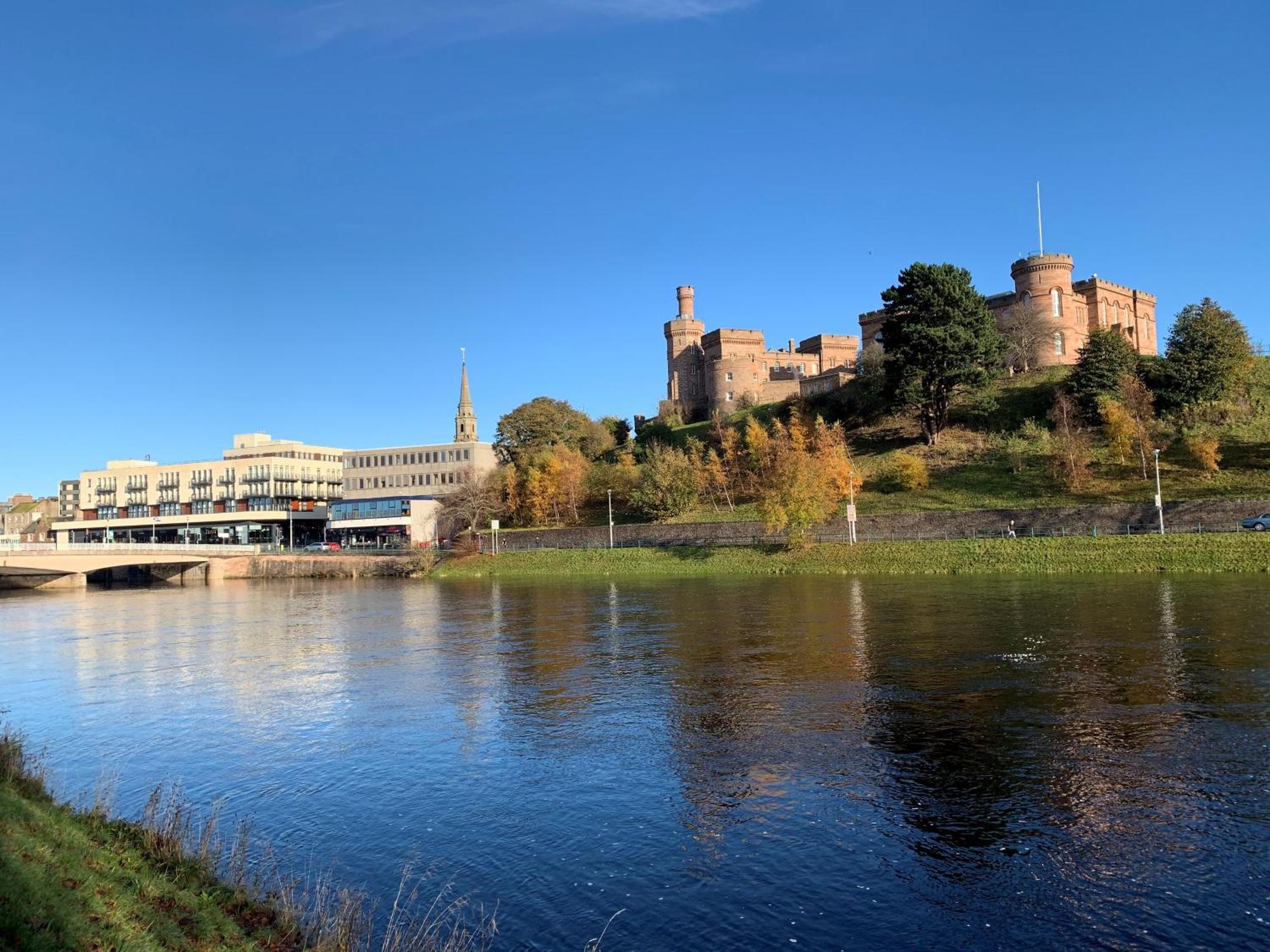 Crown Aros Beag, Ultra City Central 2 Bedroom Apartment With Free Parking Onsite Inverness Exterior photo