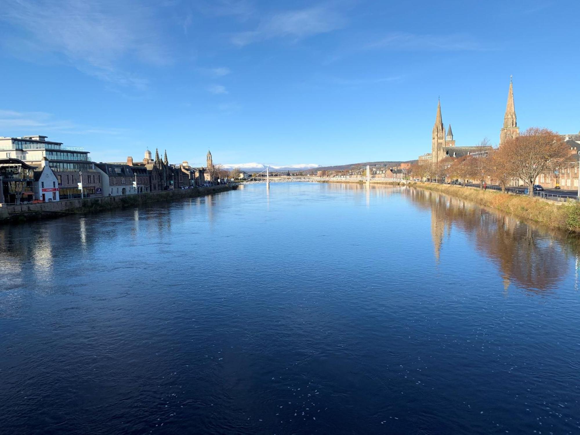 Crown Aros Beag, Ultra City Central 2 Bedroom Apartment With Free Parking Onsite Inverness Exterior photo